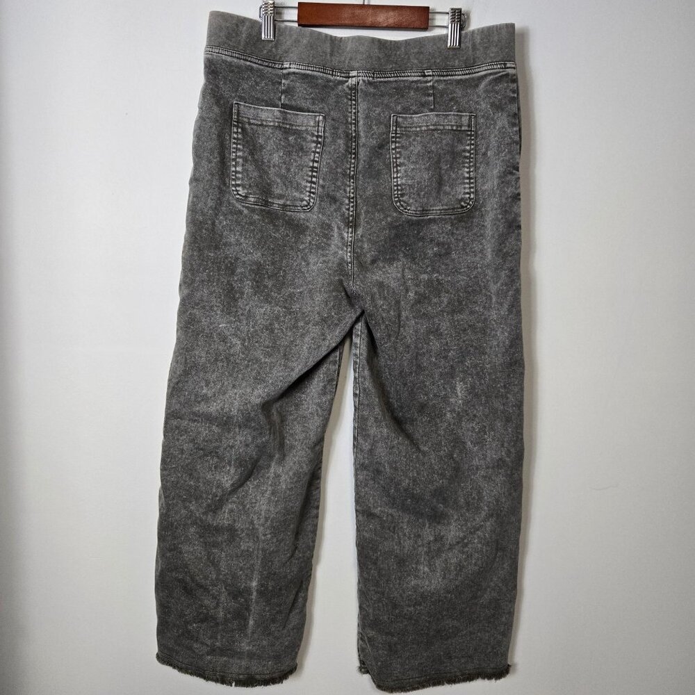 XCVI Sz M Wide Leg Pull-On Grey Washed Pull-On Raw Hem Jean Chambray Ankle Pants - Picture 3 of 9